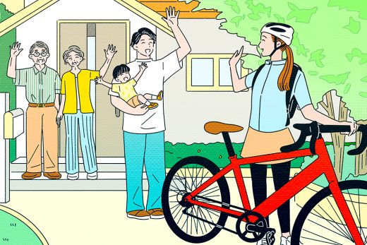 家族に見送られる自転車に乗った若い女性