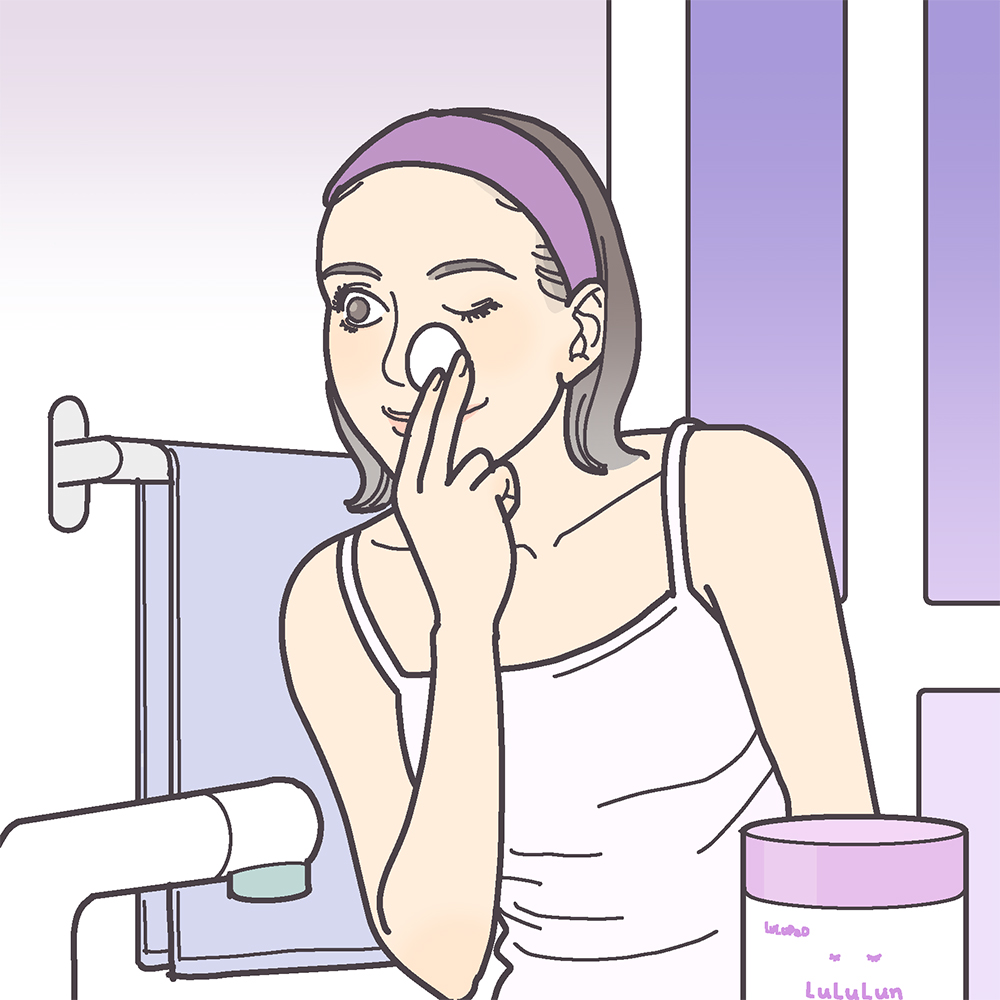 スキンケア中の女性